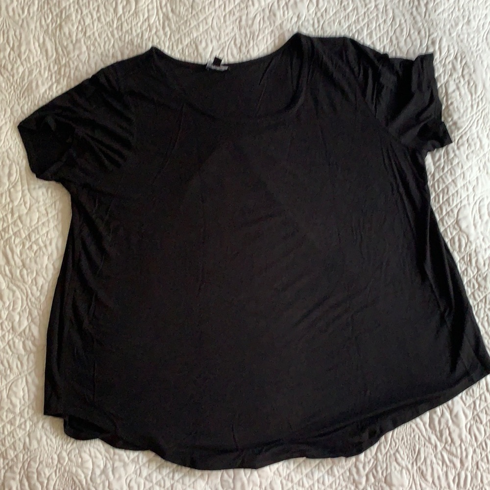 Black Tee